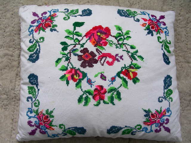 哈萨克布绣:靠背套6.JPG