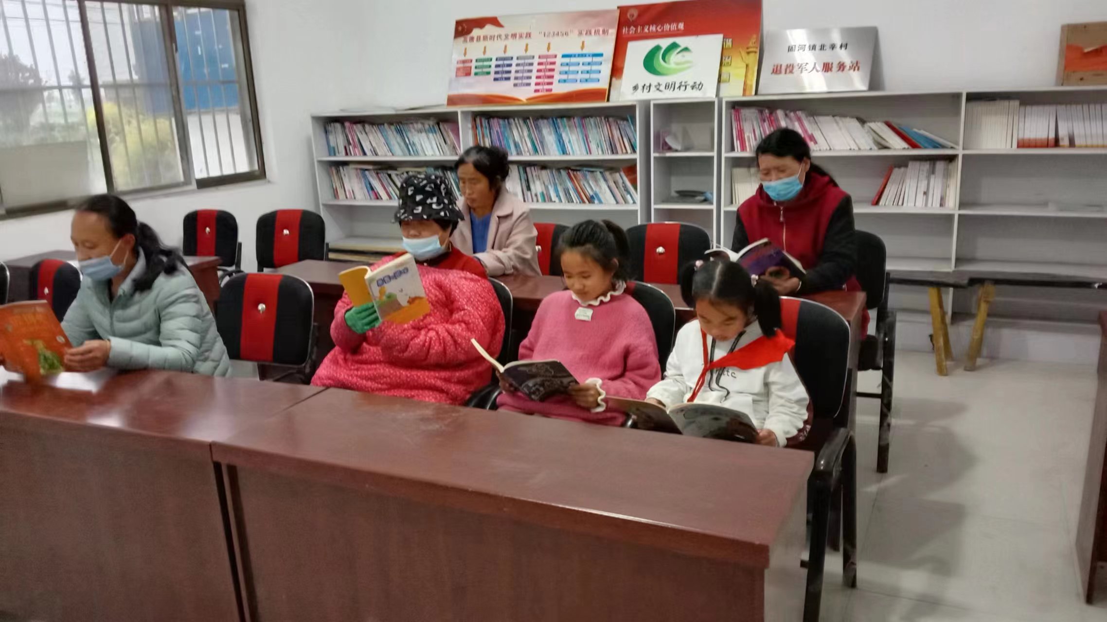 固河镇北辛村农家书屋开展全民阅读活动