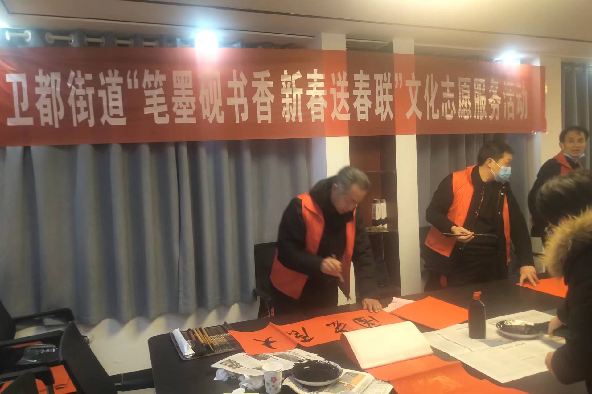 “笔墨砚书香新春送春联”文化志愿服务活动
