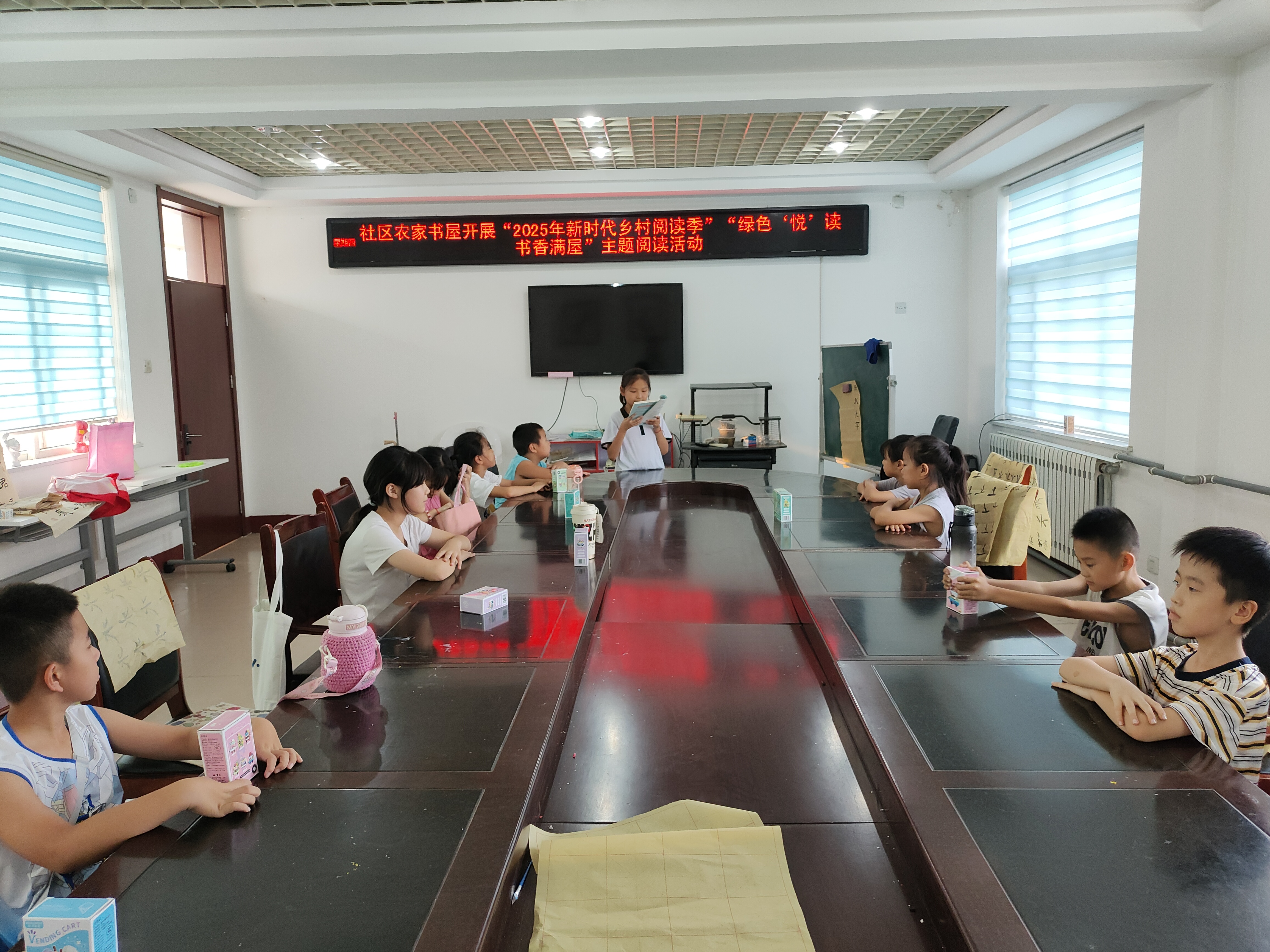 高唐县人和街道康乐社区农家书屋开展“2025年新时代乡村阅读季”“绿色‘悦’读  书香满屋”主题阅读活动