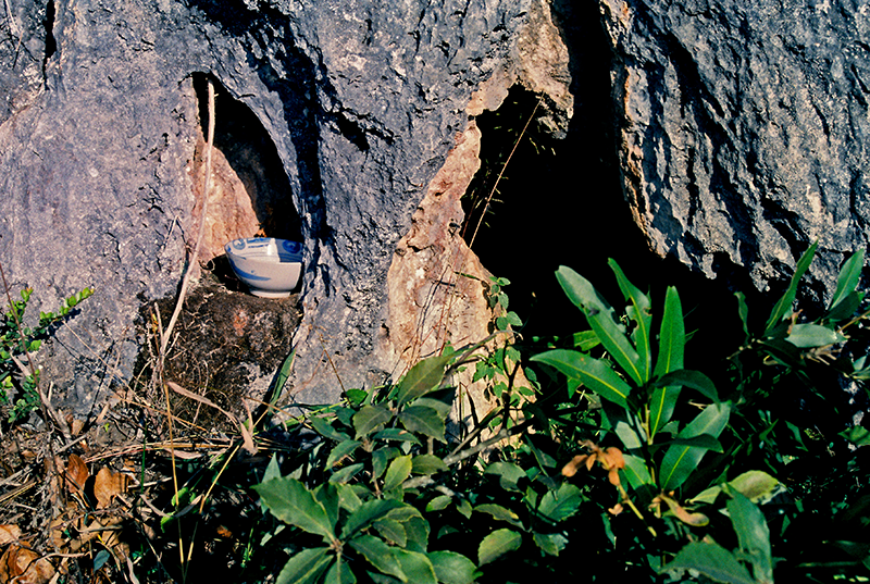 4、神秘的白彝祖洞,专门放亡灵的地方