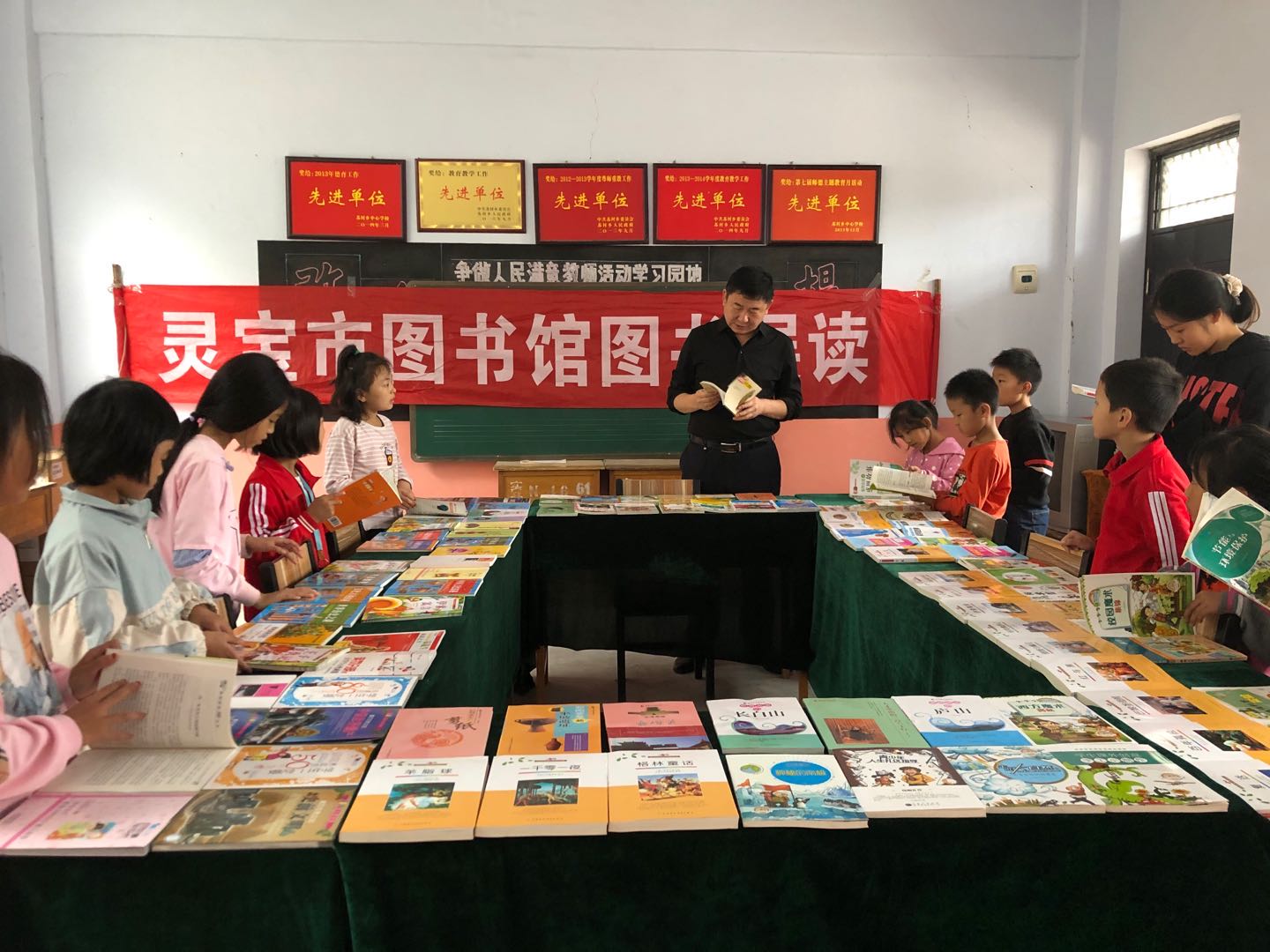 2.图书展读 2.图书展读.jpg