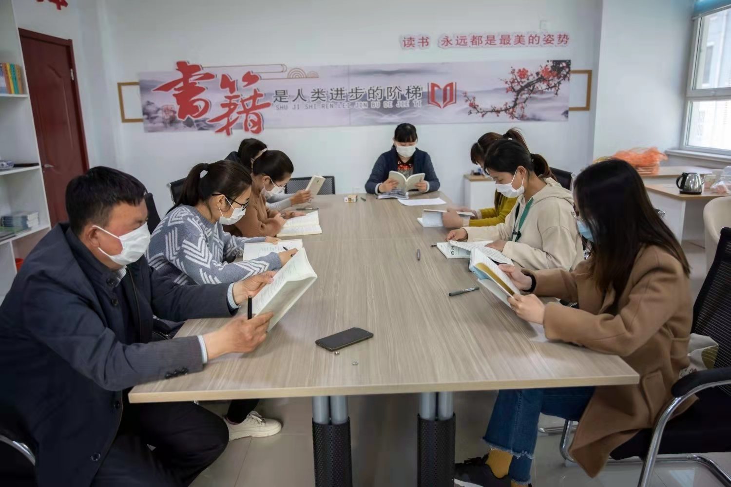 【冠县】清水镇崔要庄村开展以“全民阅读正当时 书润乡村向未来”为主题的全民阅读活动