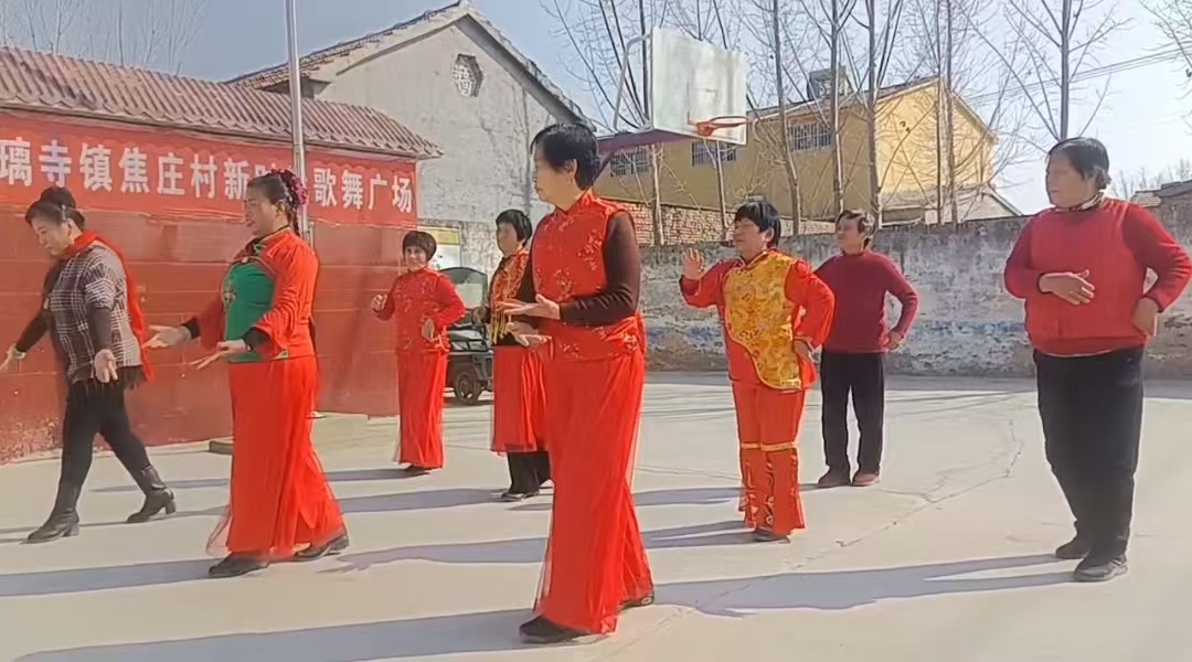琉璃寺镇一年一村一场戏