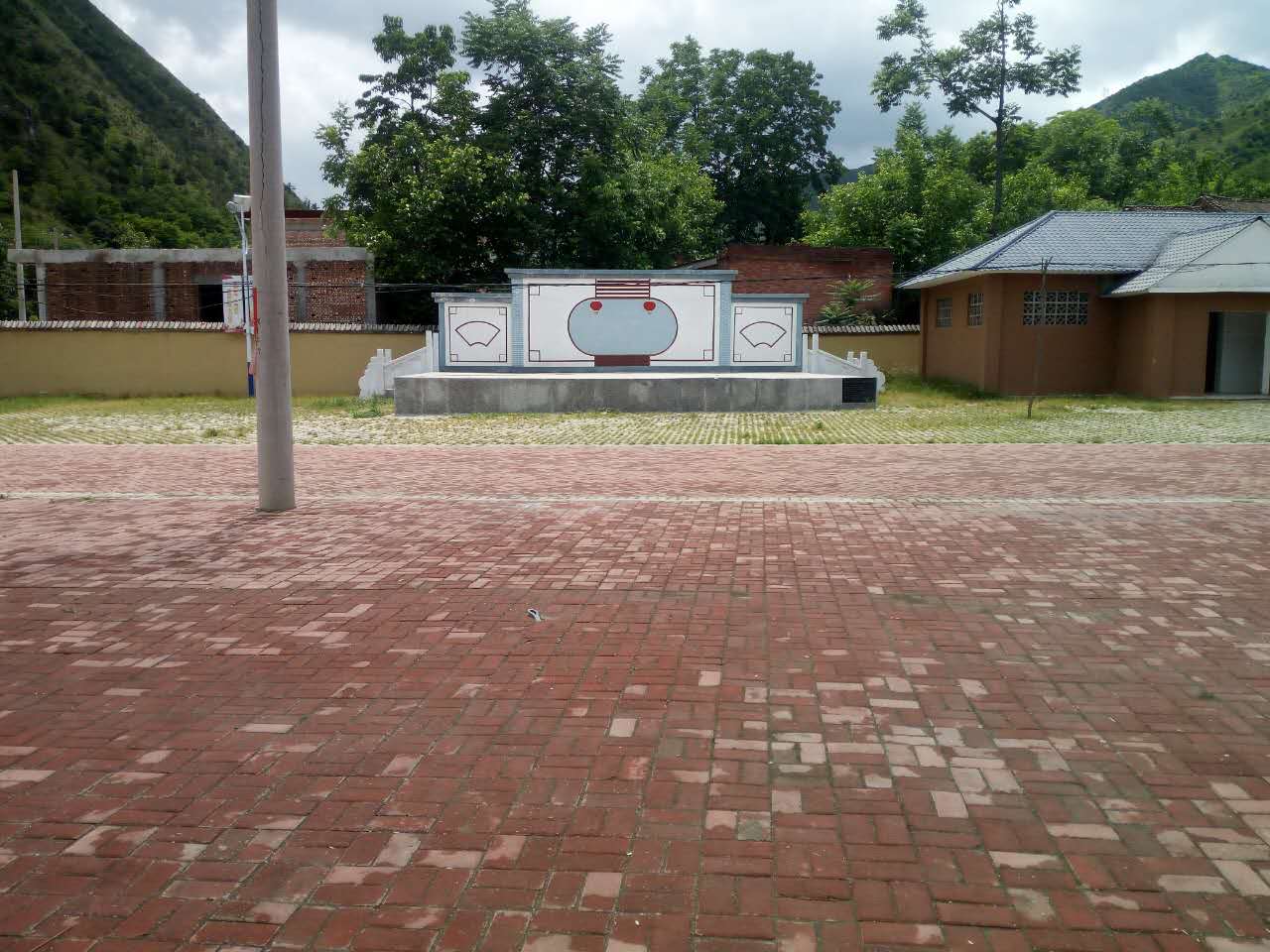 杜关镇荆彰村简易舞台 杜关镇荆彰村简易舞台.jpg