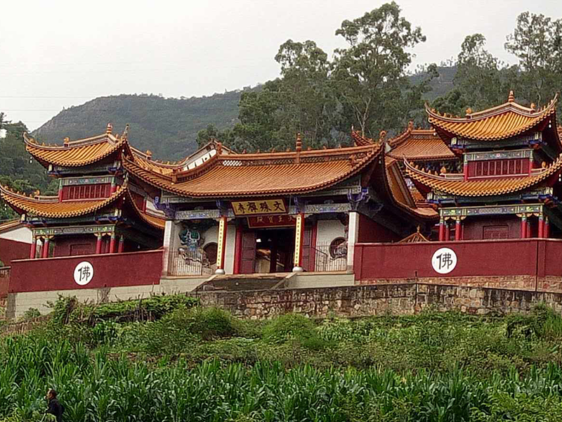 张映龙参与禄劝县钟鼓楼彩绘