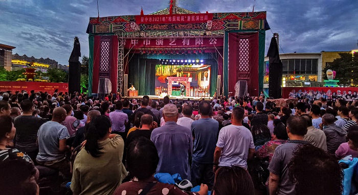 《台前幕后》组照(吴向俊摄) (1)