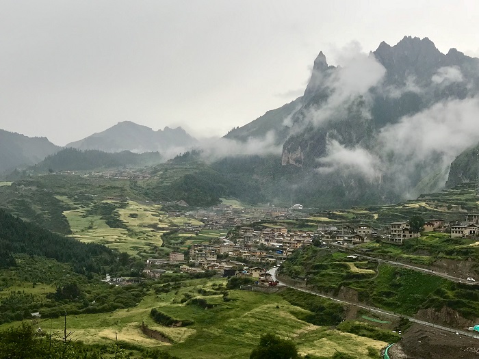 《扎尕那》 候英