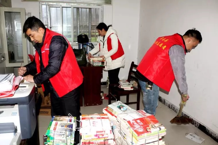 流动图书车实现文化扶贫进山区