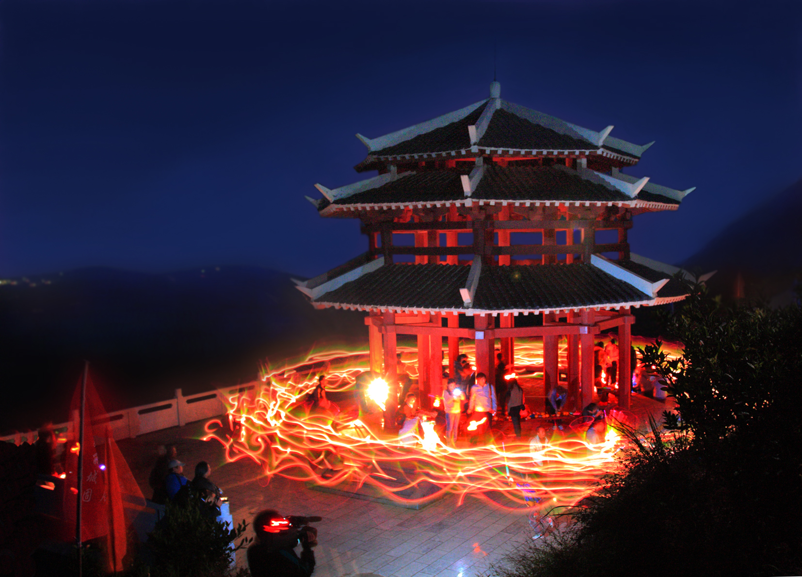 城固《升仙阁夜色》  袁卫东摄.jpg?v=1754571149901