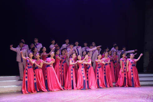 1晋中学院合唱(桃花红杏花白、走绛州、刨洋芋) 1晋中学院合唱(桃花红杏花白、走绛州、刨洋芋).jpg