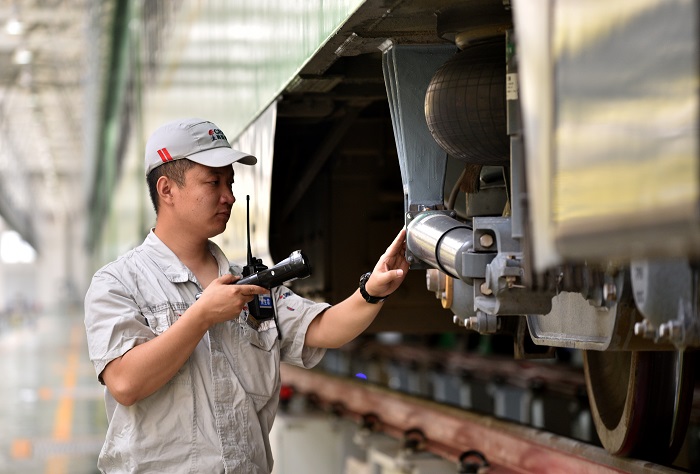 《”绿巨人“背后的普通人》组照 张晋彤摄 13935407409 (3)