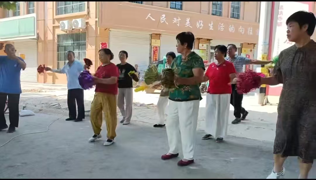 琉璃寺镇一年一村一场戏