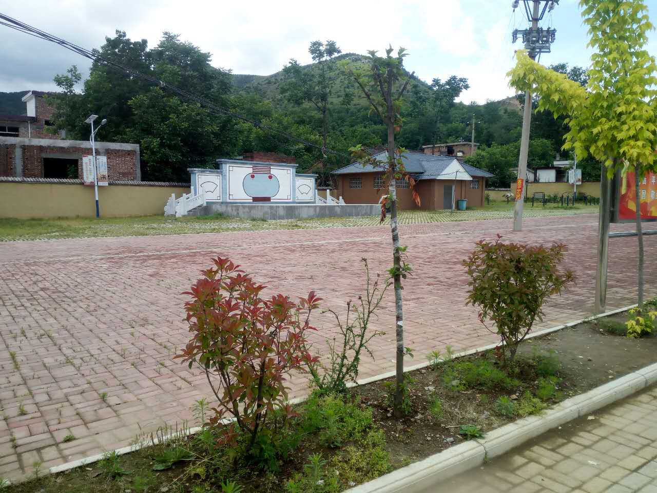 杜关镇荆彰村文化广场 杜关镇荆彰村文化广场.jpg