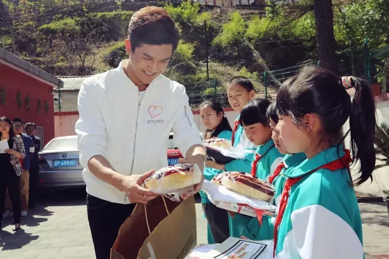 千军台小学赠书.jpg?v=1765914163289