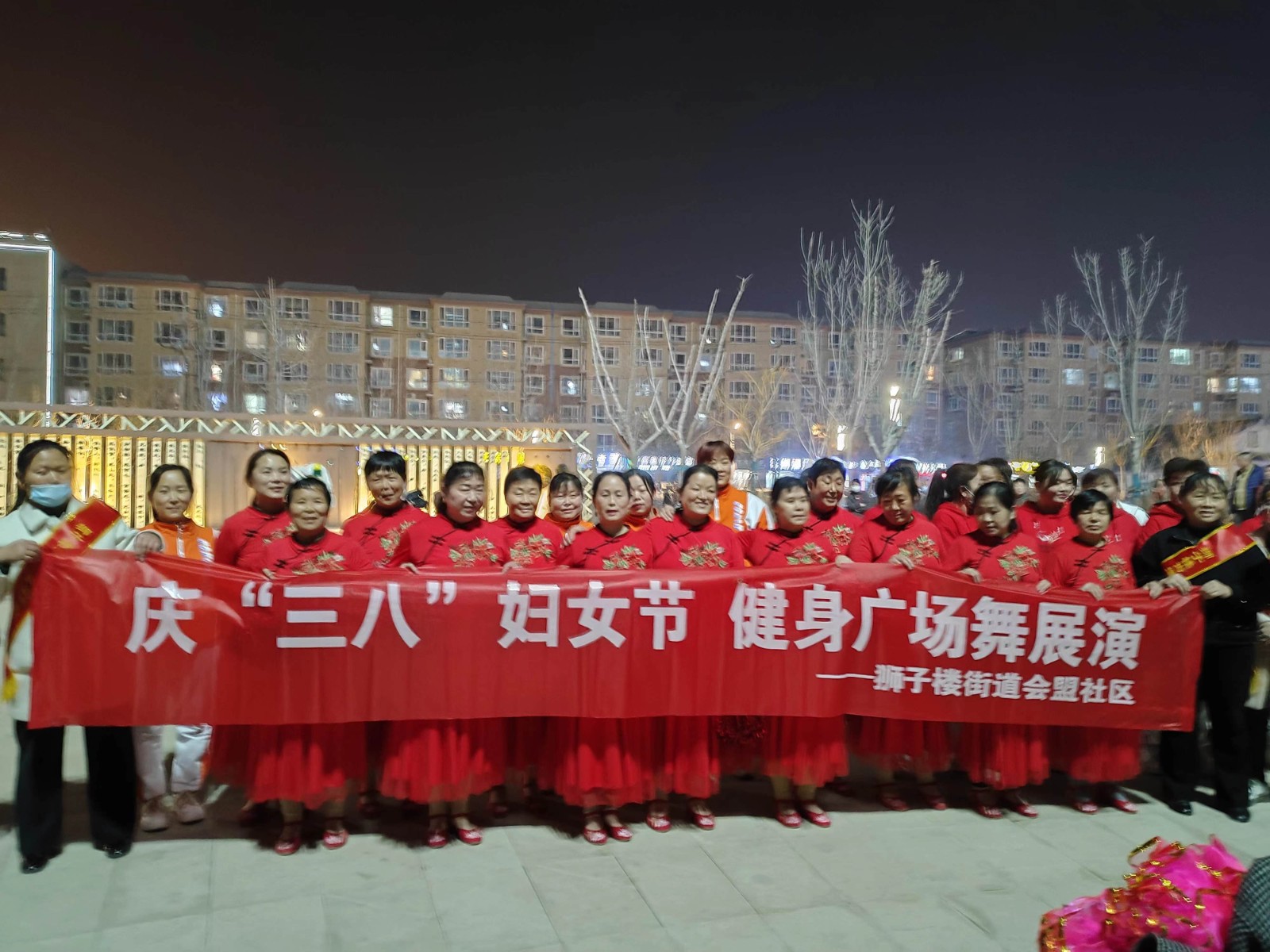 三八妇女节广场舞展演 (2) 三八妇女节广场舞展演 (2).jpg