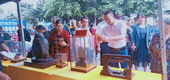 宜章县图书馆开展科普日宣传志愿服务活动236