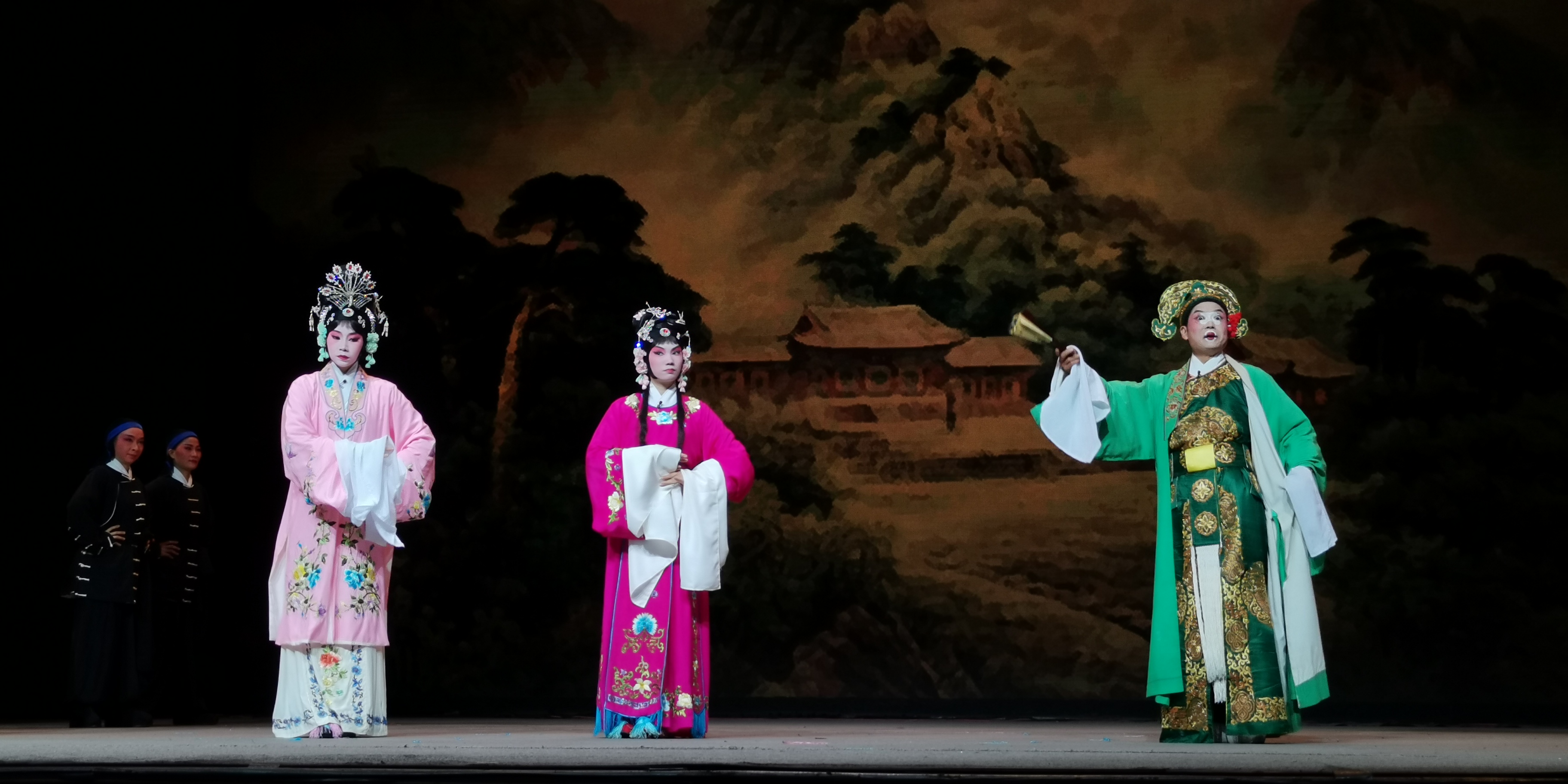 《春草闯堂》第一场 (1) 《春草闯堂》第一场 (1).jpg