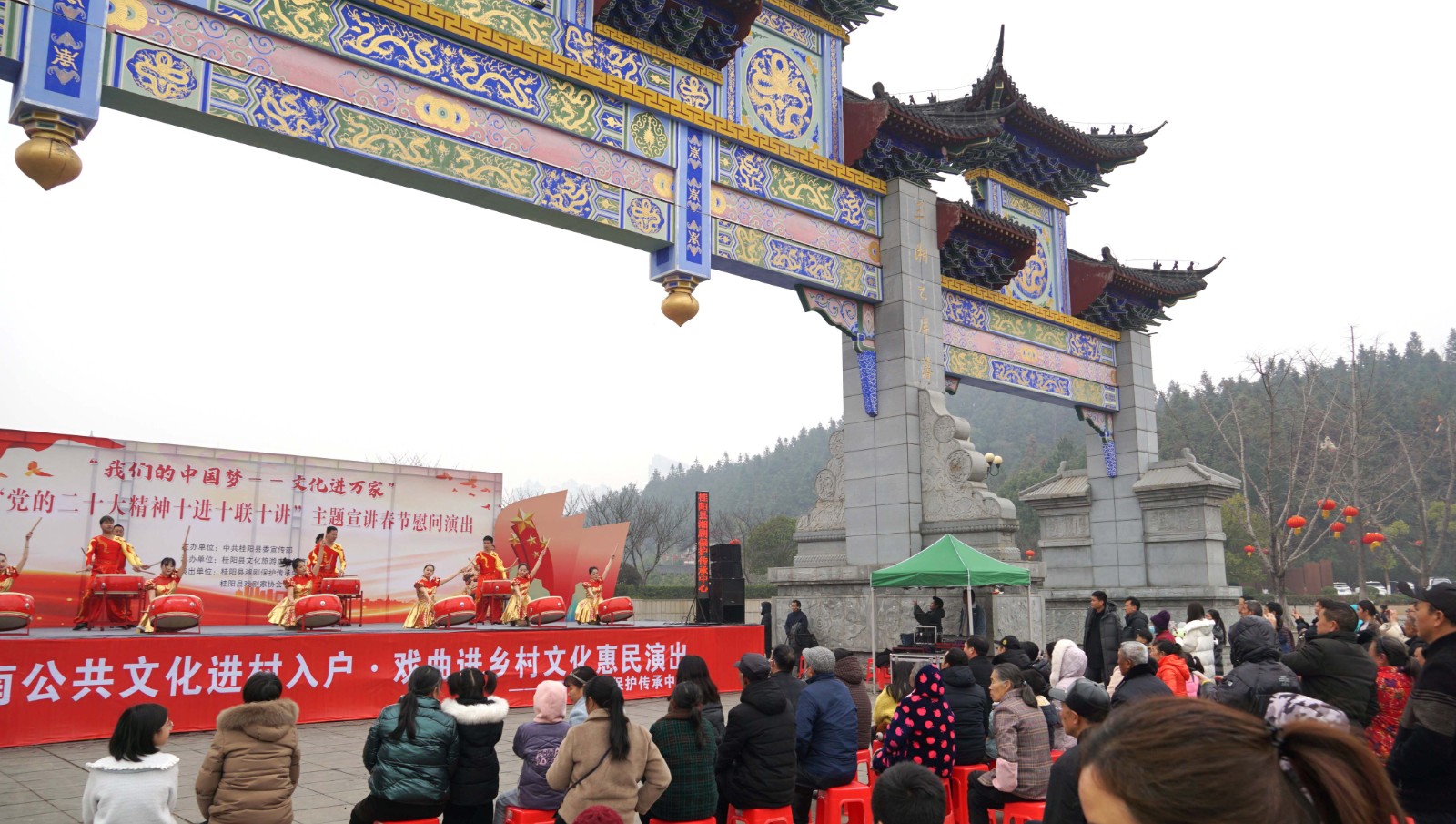 2月2日鹿峰街道文化路文化园大门口演出(资)-2