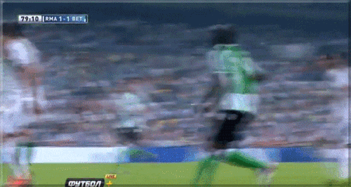 小小罗倒钩射门打到自己脸上