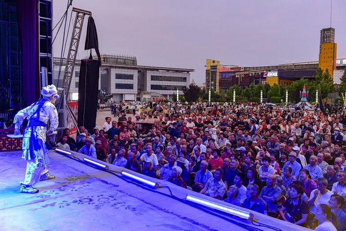 《台前幕后》组照(吴向俊摄) (2)