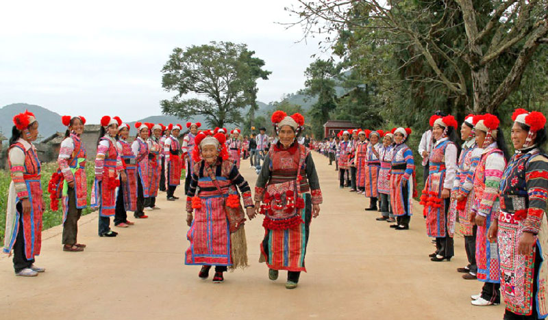 彝族赛装 彝族赛装.jpg