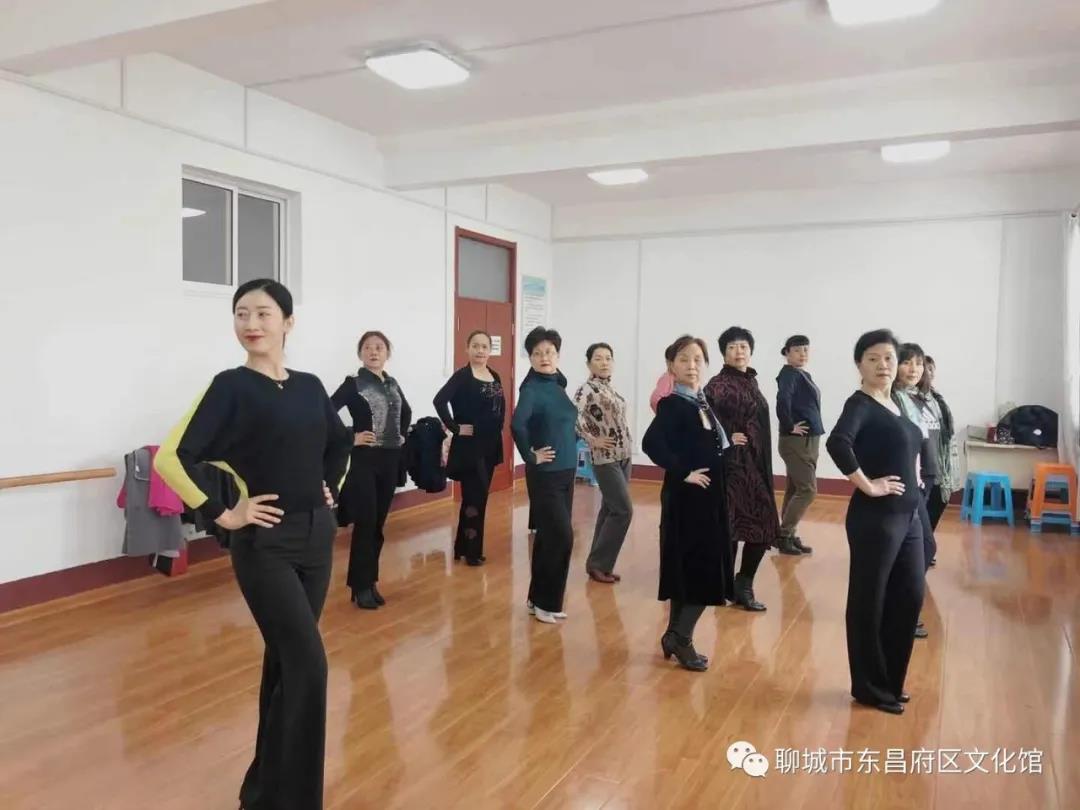 2021年聊城市东昌府区文化馆“东昌文化大讲堂”群众文化系列培训班——走秀培训班