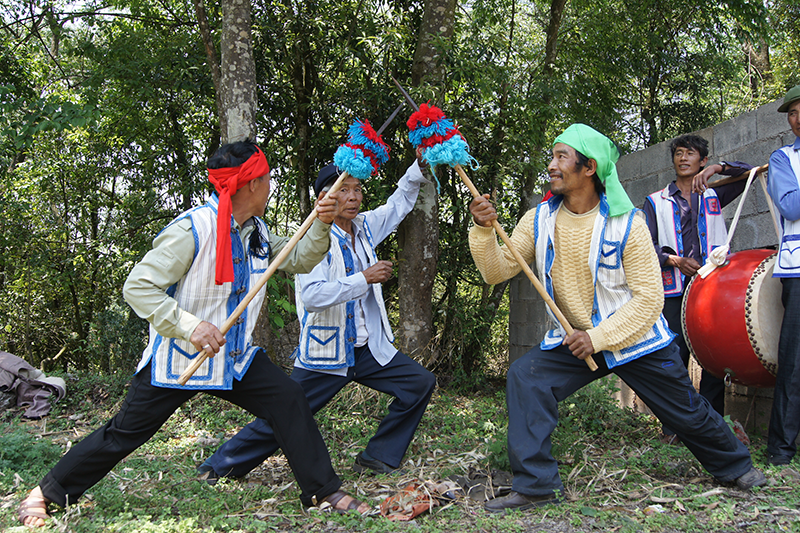 彝族古代兵器舞传承