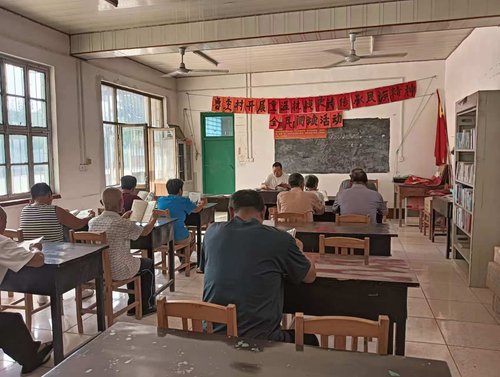 高唐县姜店镇鲁庄村开展“重温抗战史诗，传承民族精神”全民阅读活动。