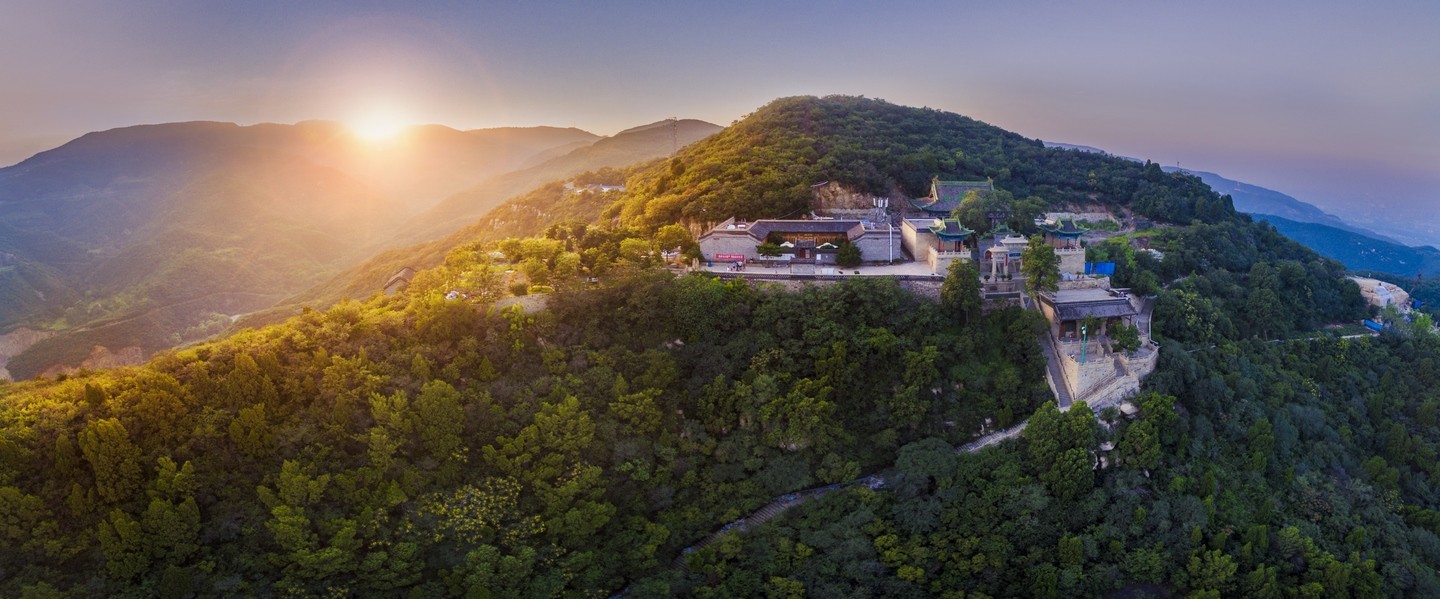 龙山昊天暮色晚 龙山昊天暮色晚.jpg