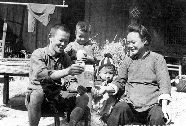 中国农民占总人口的多少_农民简笔画(3)