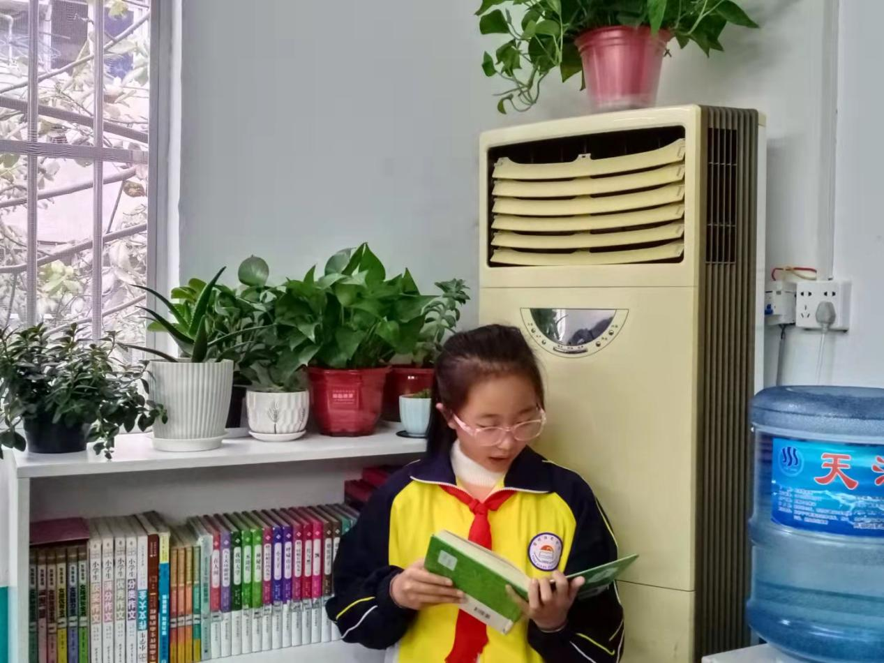 牛鑫怡 牛鑫怡.png?v=1763162838715