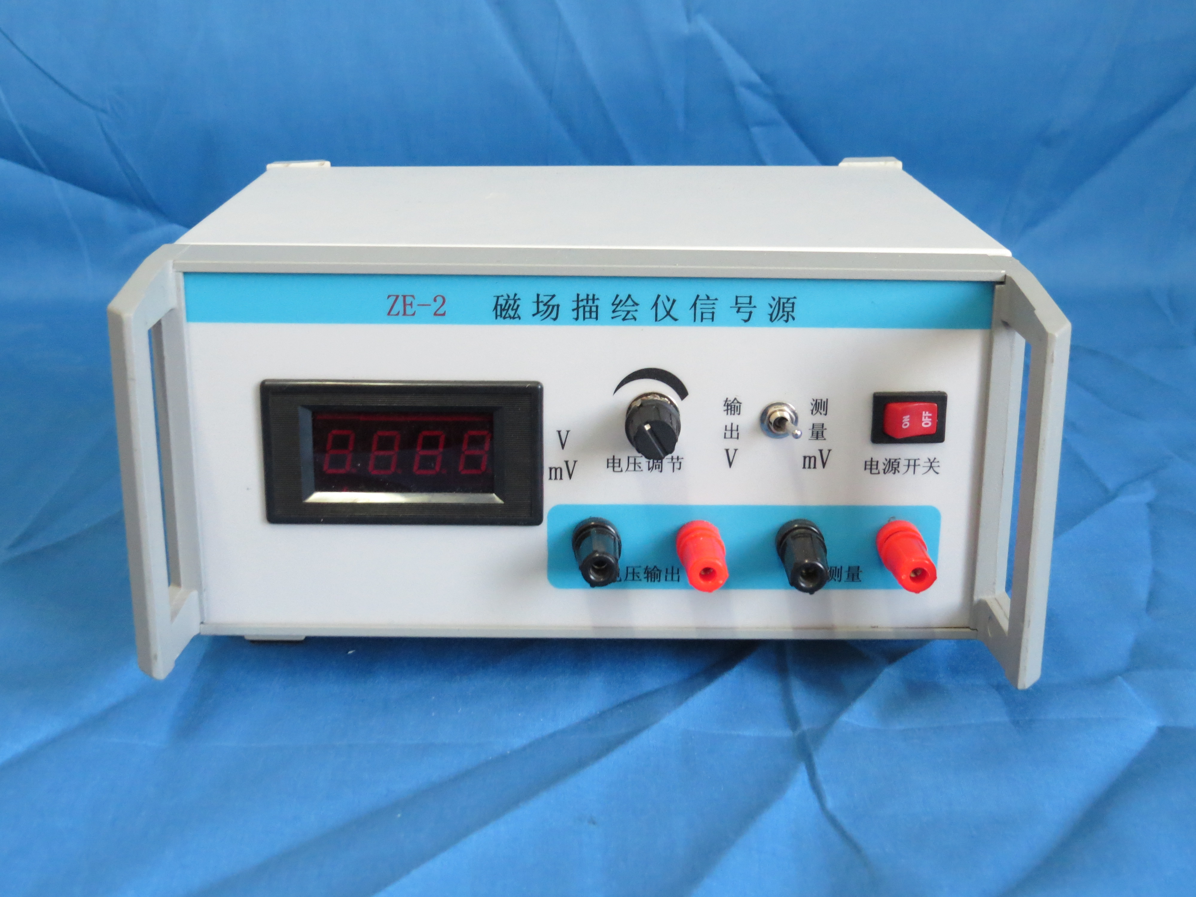 磁场描绘信号源:亥姆霍兹线圈磁场描绘是综合性大学和工科院校物理实验教学中重要实验之一,实验中可以学习和掌握弱磁场的测量方法,证明磁场迭加原理,根据教学要求描绘磁场分布等知识。