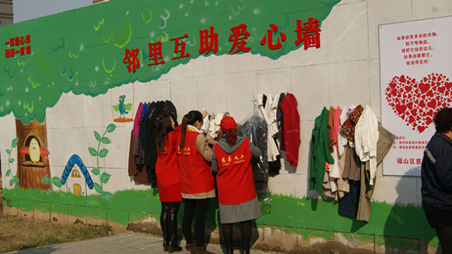 红色星期五——“感恩社会传递爱心”社区微公益志愿服务