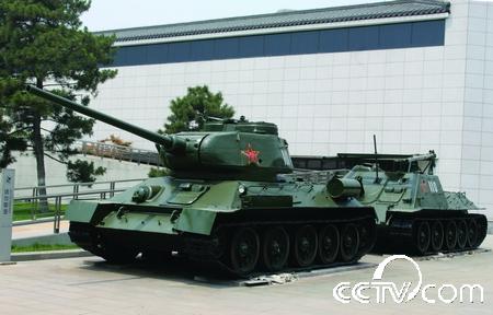 抗战文物——参加过反攻东北战役的苏制T34坦克及牵引车.jpg?v=1714129567336