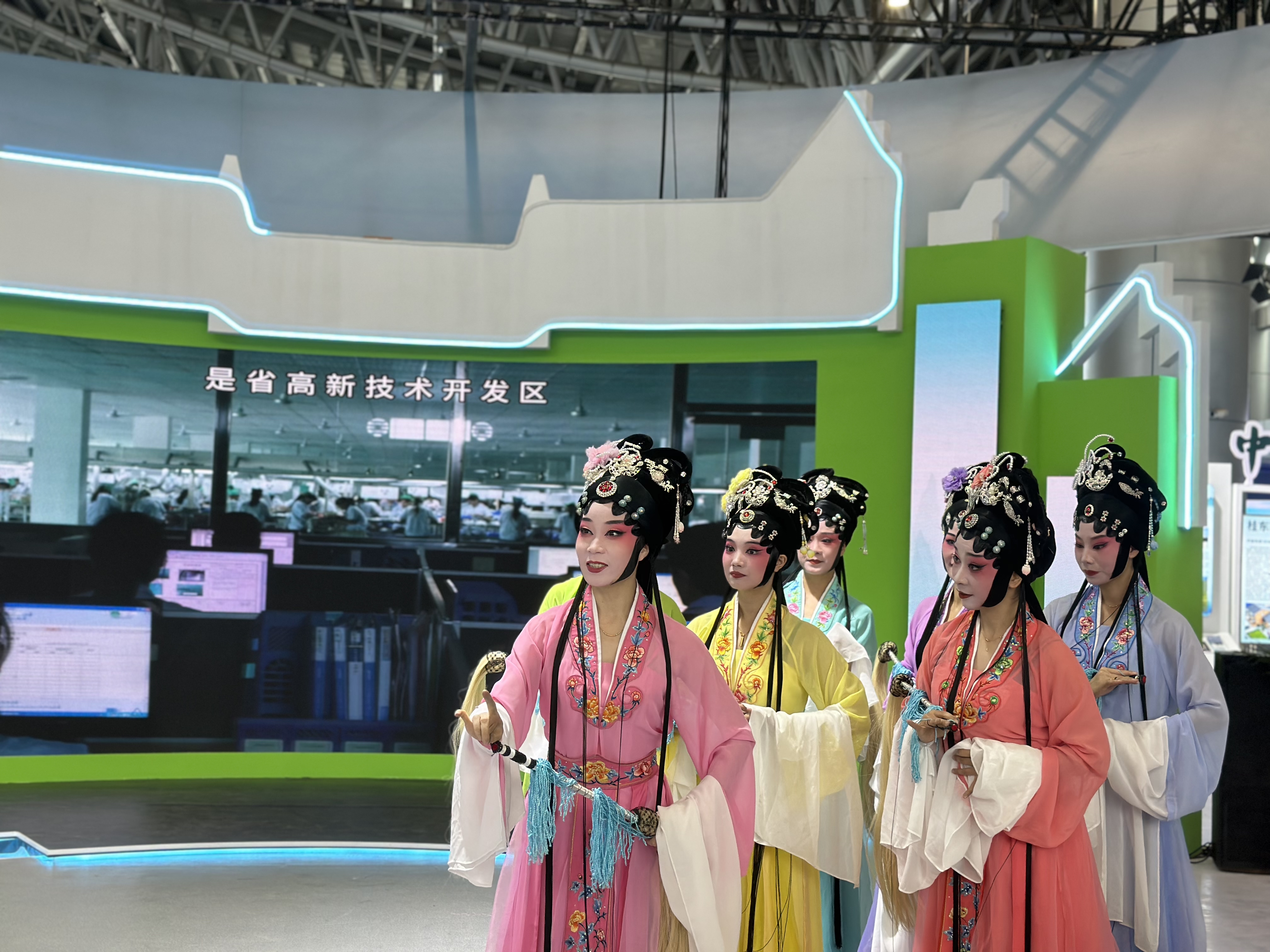 9月17日上午郴州文旅博览会演出《仙女赞桂阳》2 9月17日上午郴州文旅博览会演出《仙女赞桂阳》2.jpg