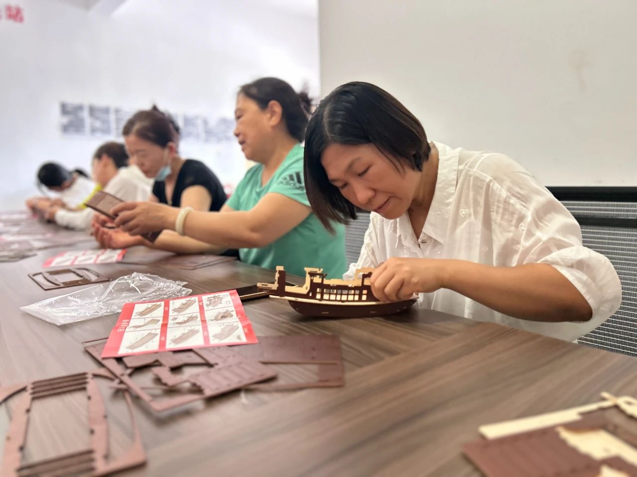 群众身边的美术馆——“红船启航•筑梦社区”美育课堂进社区 
