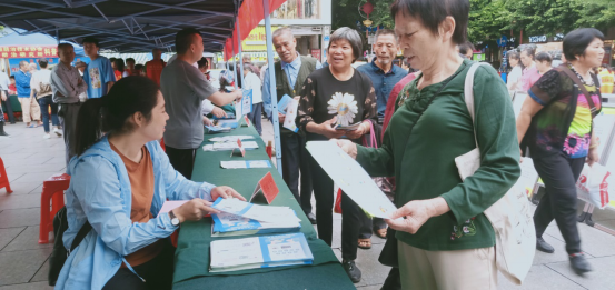 宜章县图书馆开展科普日宣传志愿服务活动340