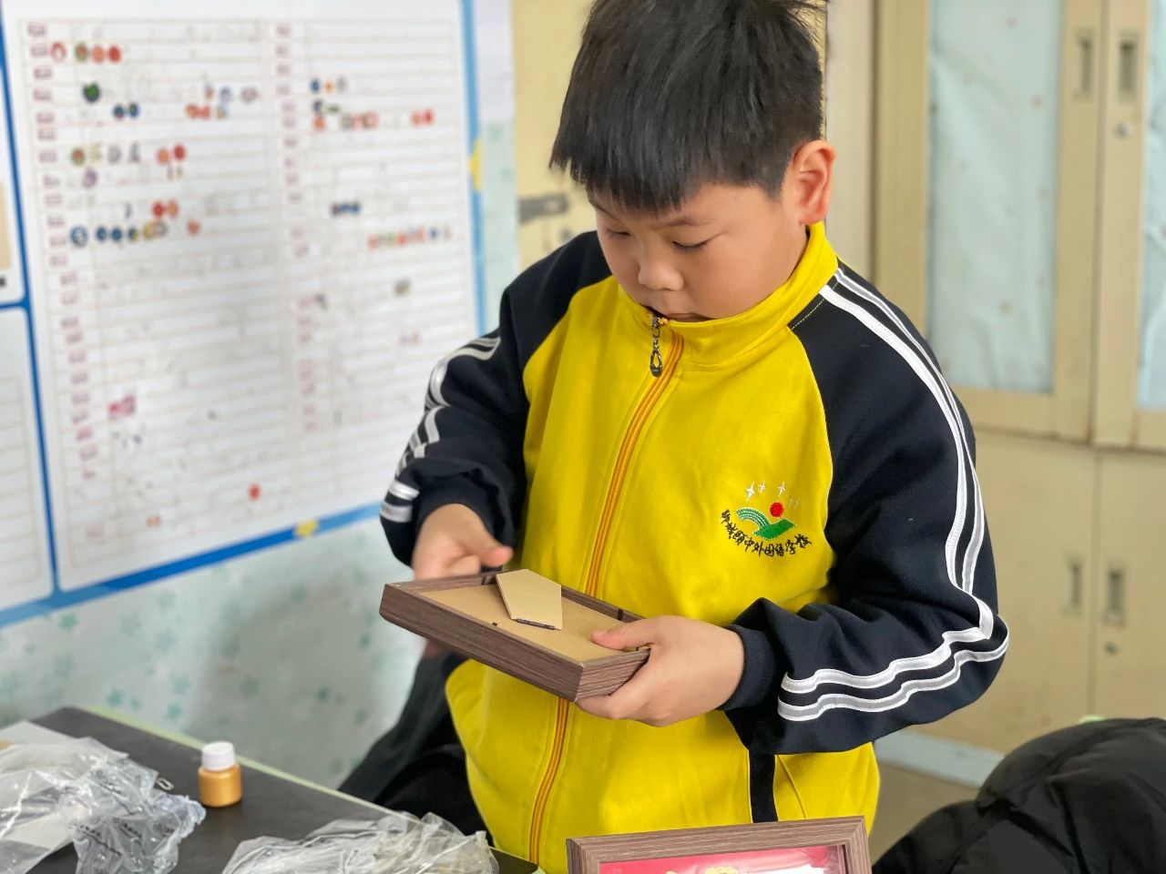 群众身边的美术馆——“艺启社区 美润心间”美育课堂进汇金社区 