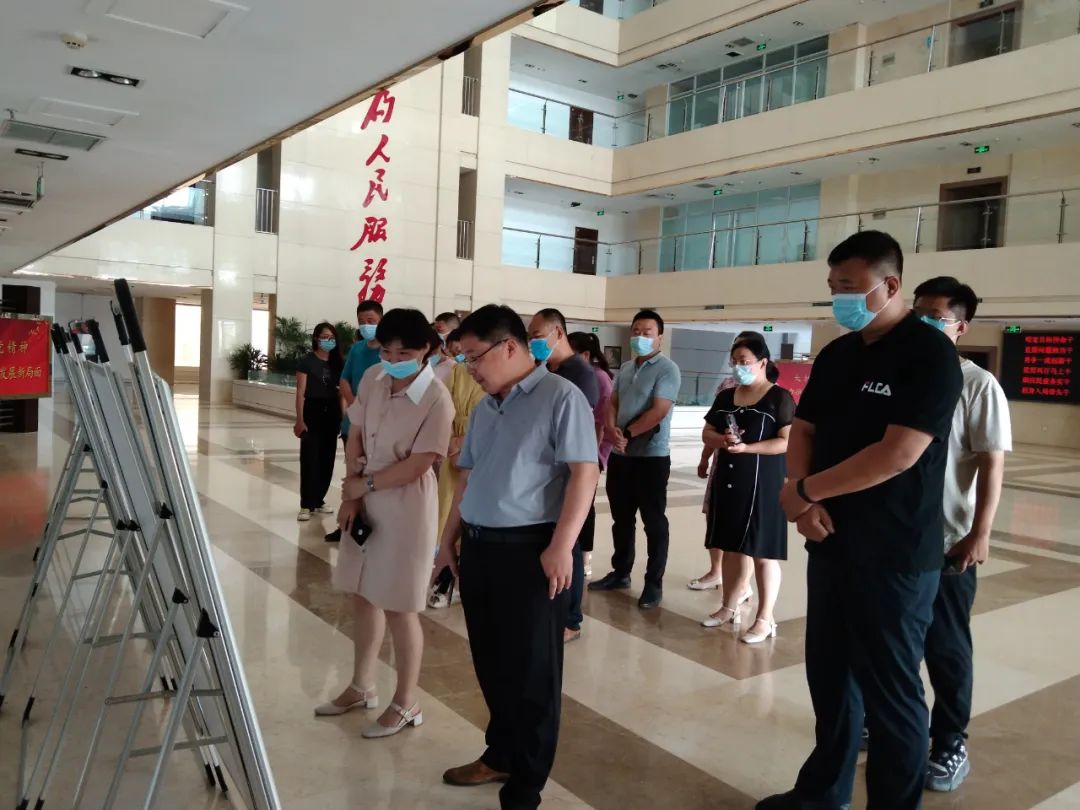 公务员法图片展 公务员法图片展.jpg