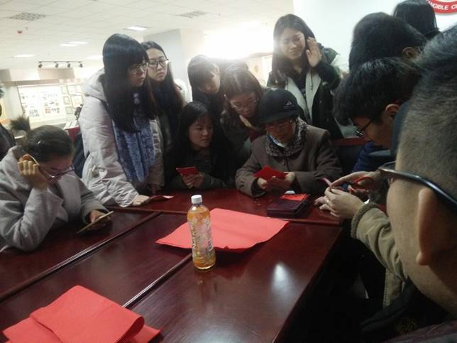 clip_image078 IMG20161128九江学院师生参观学习瑞昌剪纸5