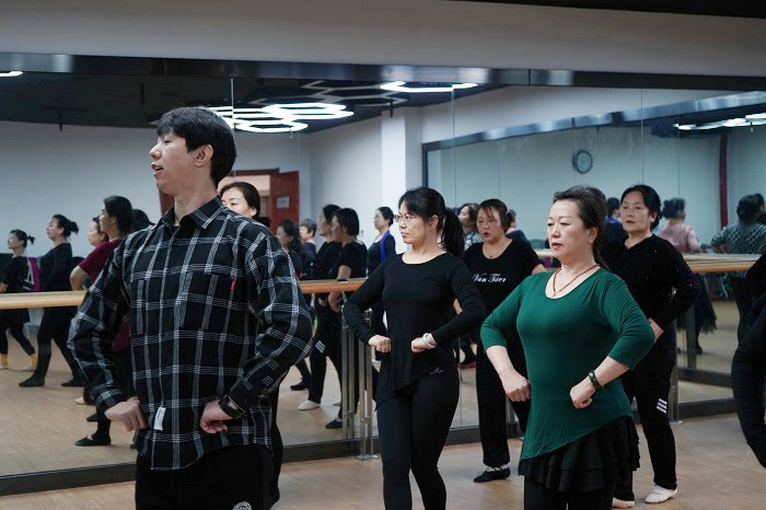 盖赞yu 盖赞yu.jpg