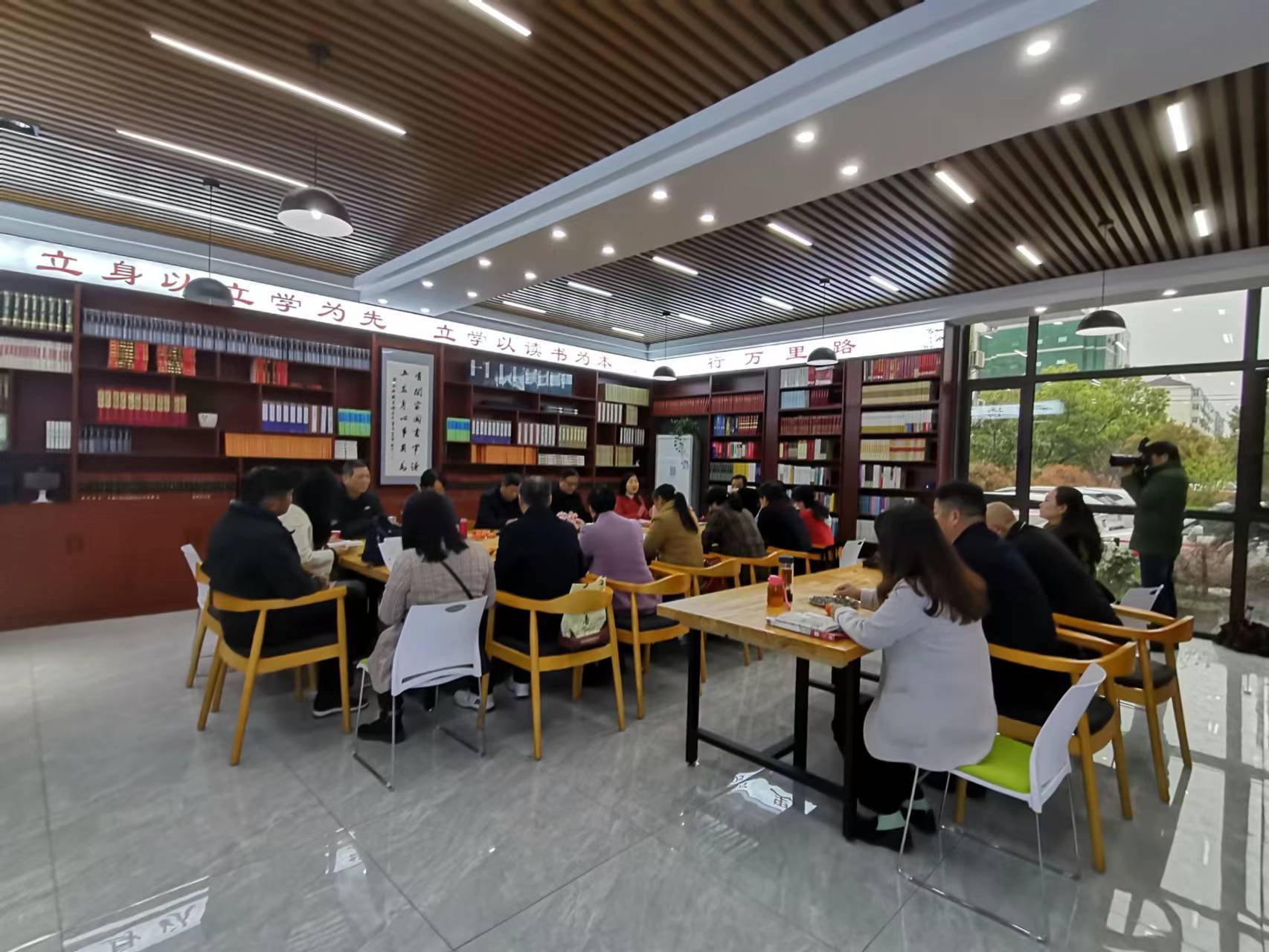 443b695c25b184363fe7e22a526843b