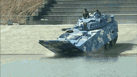 两栖突击车.gif