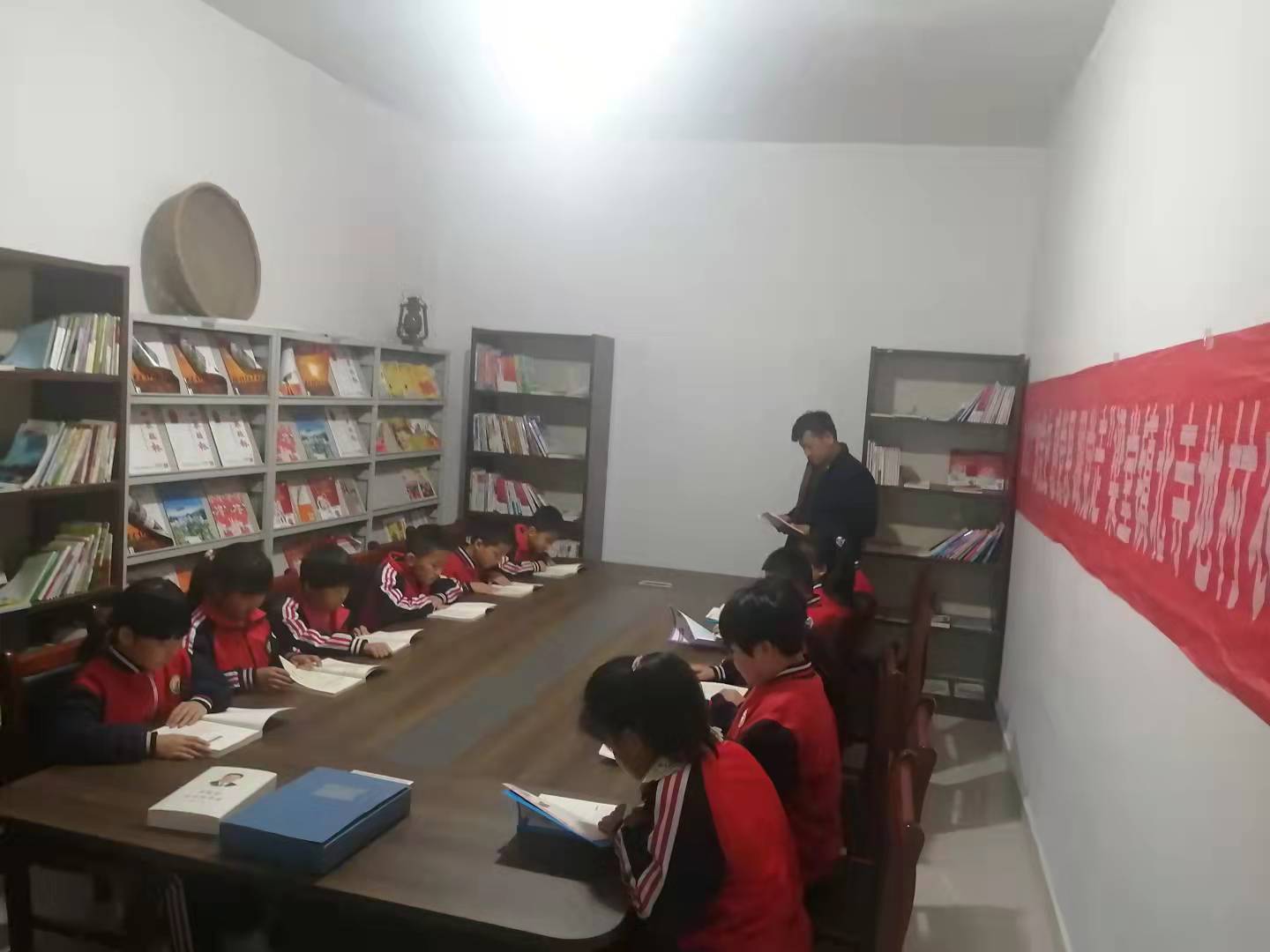 【冠县】梁堂镇北寺地开展“知党史、感党恩、跟党走”农家书屋阅读活动