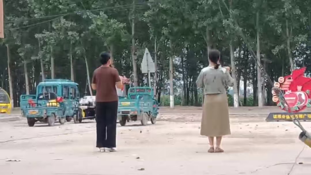 琉璃寺镇一年一村一场戏