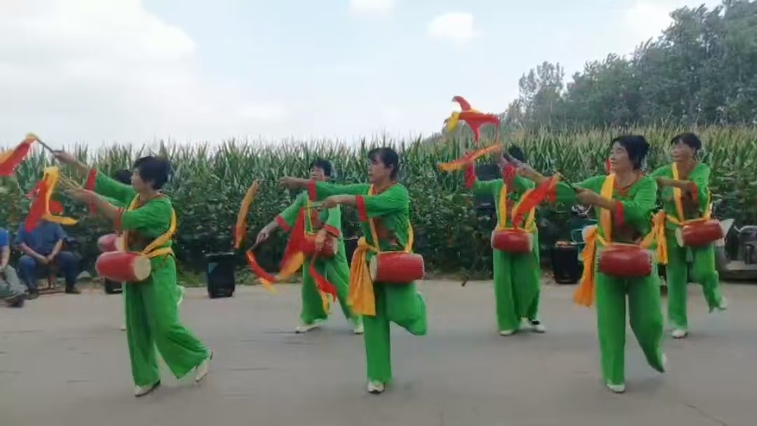 琉璃寺镇一年一村一场戏