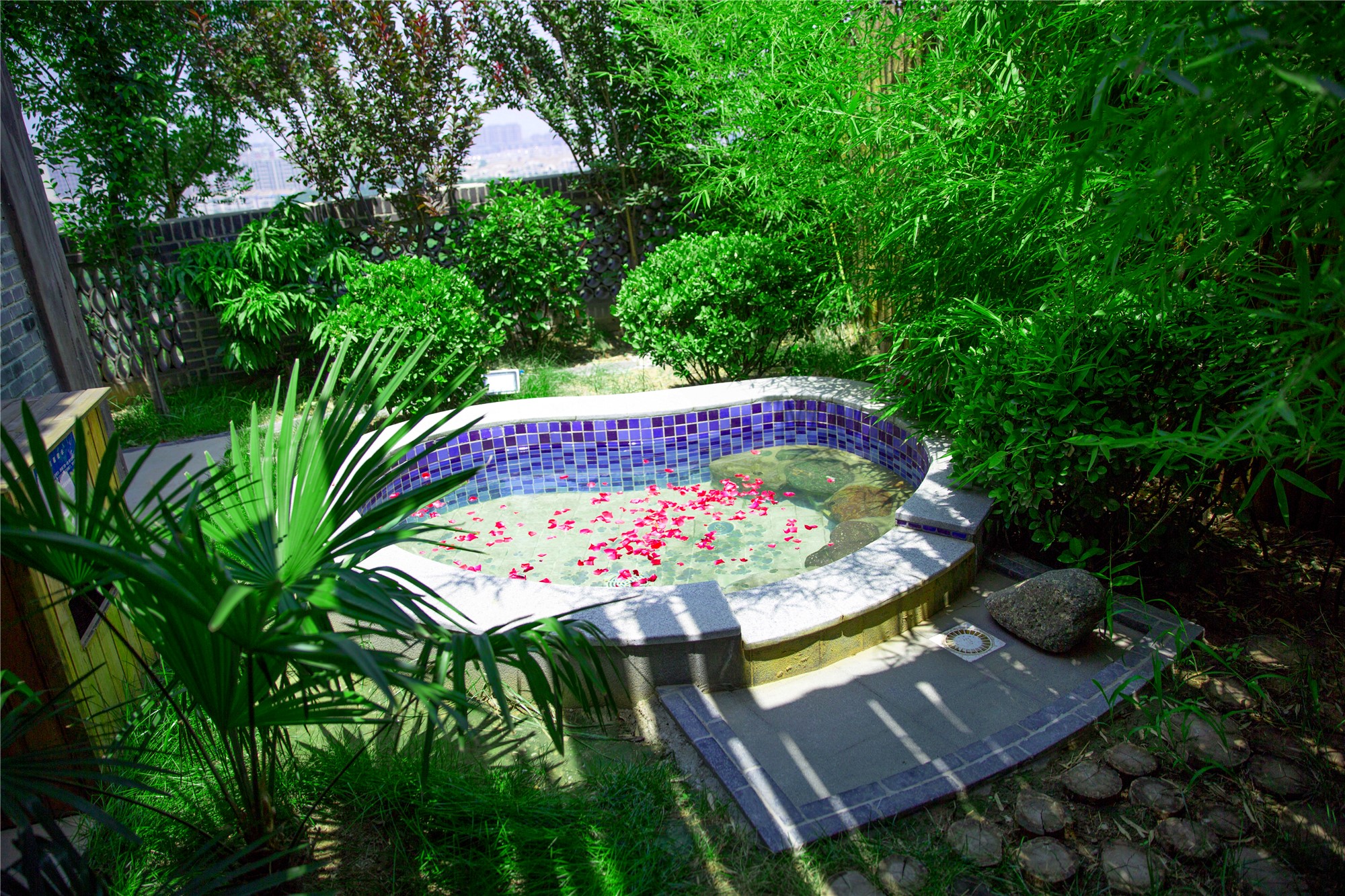 汤院泡池1_副本 汤院泡池1_副本