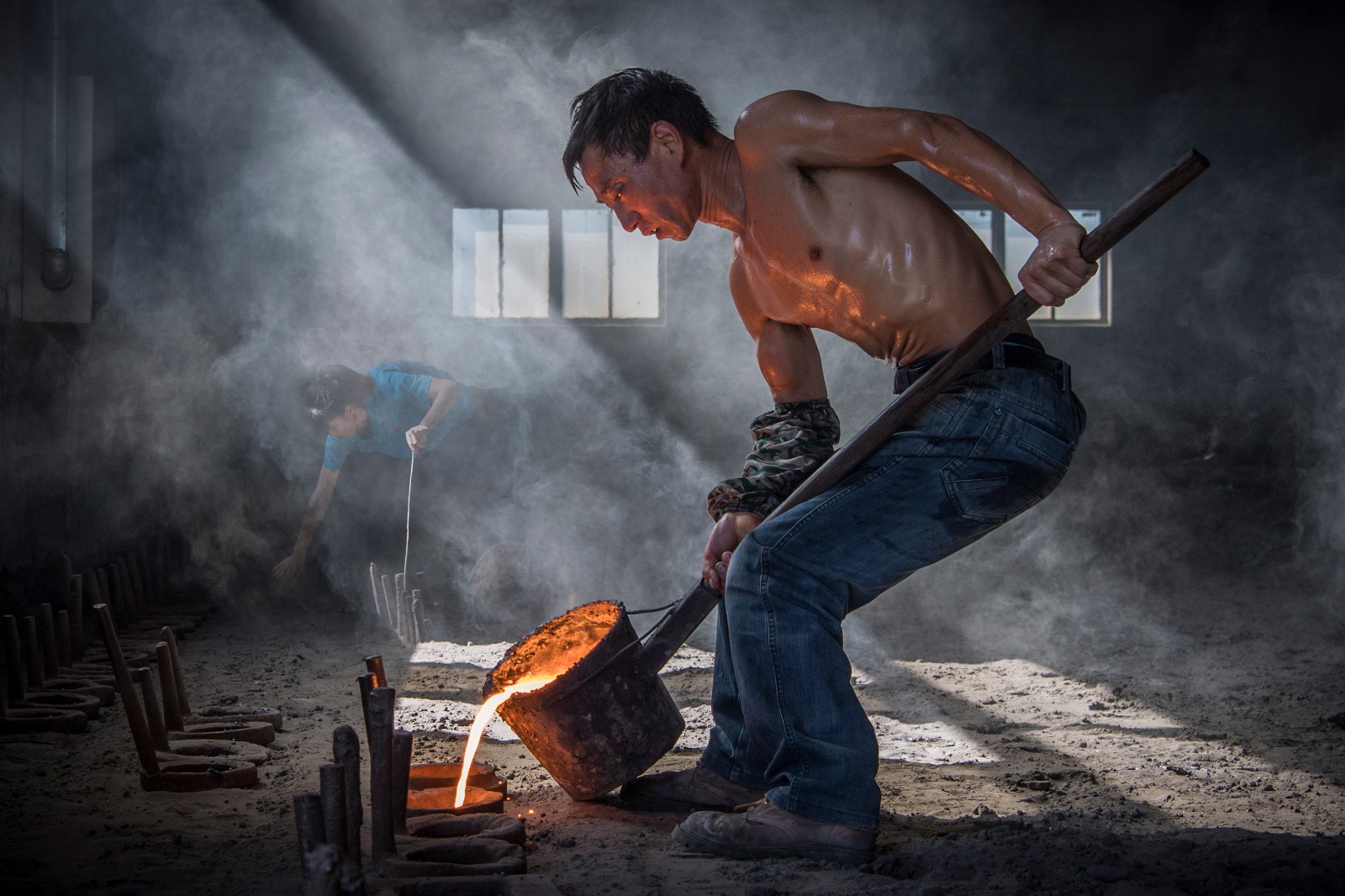 《翻砂工》王维宇