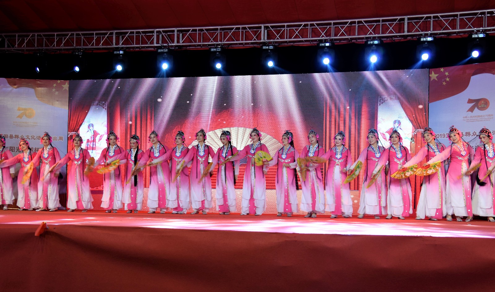 红叶歌舞团《梨花情》.